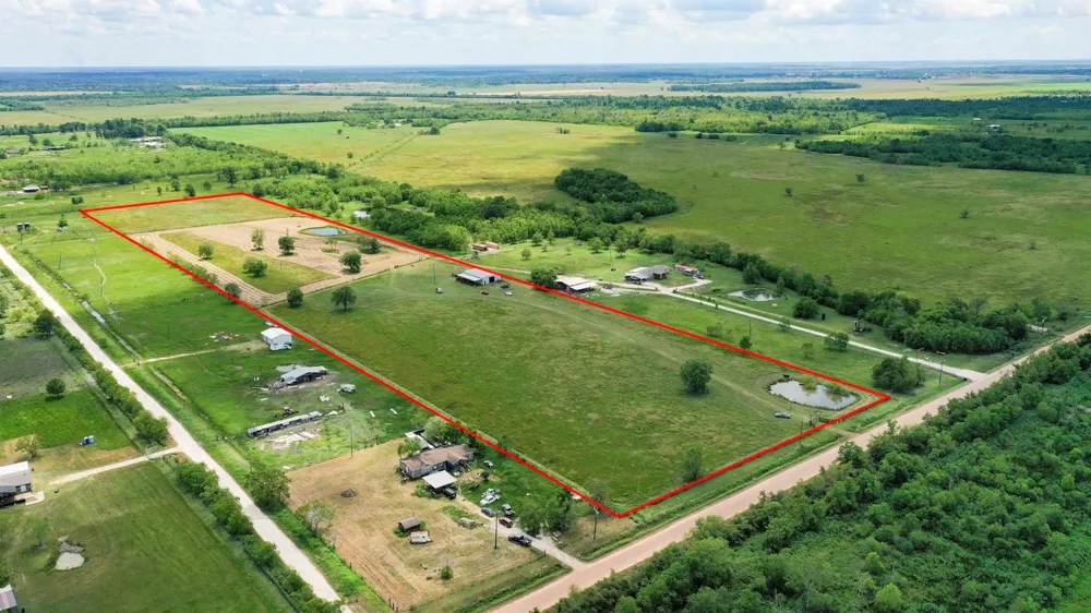 2828 County Road 615 Dayton, TX 77535