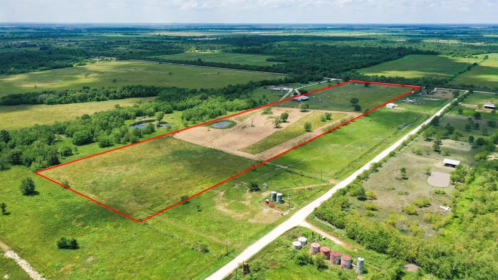 2828 County Road 615 Dayton, TX 77535