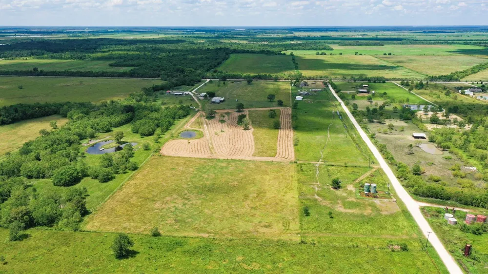 2828 County Road 615 Dayton, TX 77535