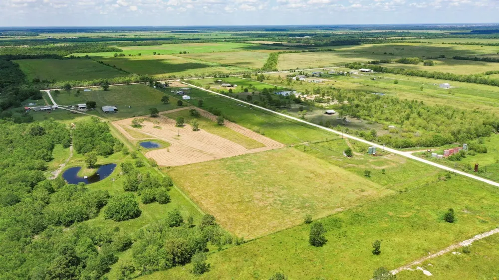 2828 County Road 615 Dayton, TX 77535