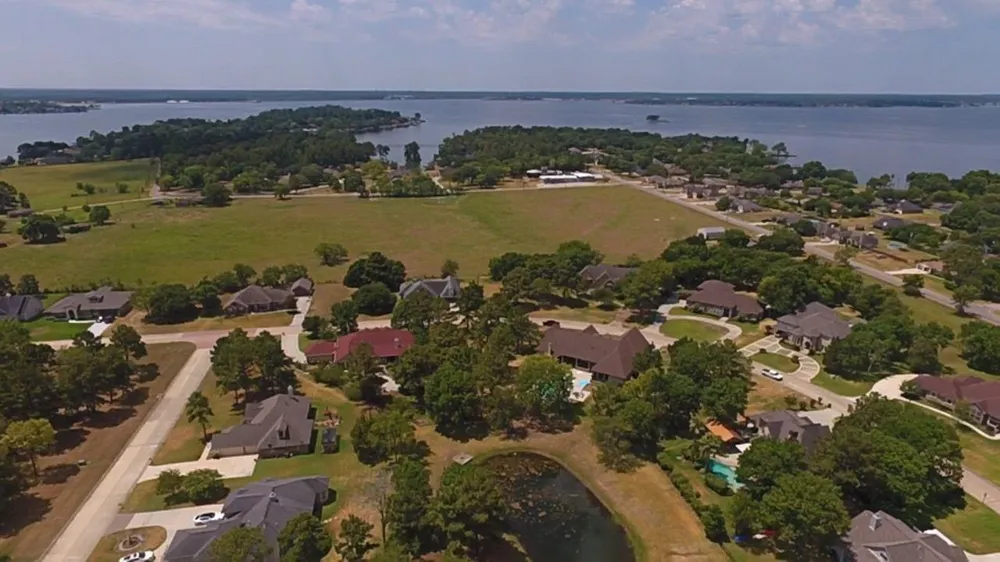 10856 Bourbon Street Willis, TX 77318