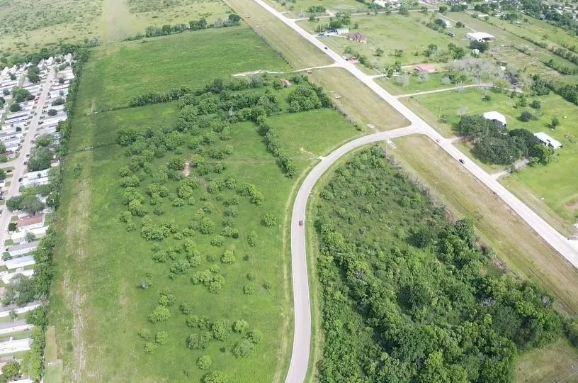 2849 Shanks Road Angleton, TX 77515
