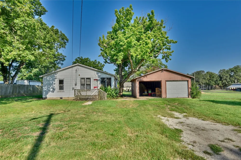 510 Dallas Street Bremond, TX 76629