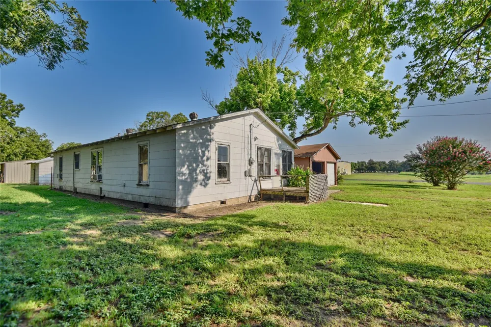 510 Dallas Street Bremond, TX 76629