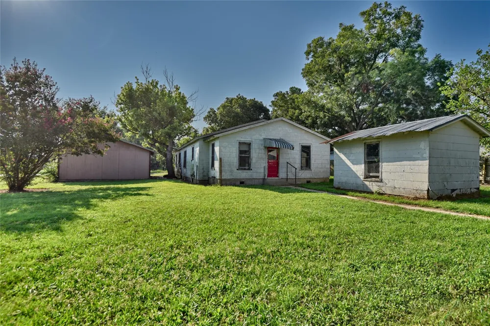 510 Dallas Street Bremond, TX 76629