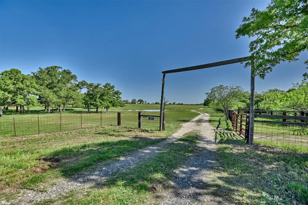 7237 County Road 170 Caldwell, TX 77836