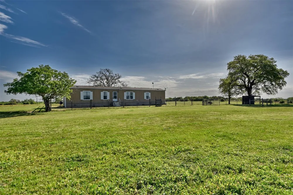 7237 County Road 170 Caldwell, TX 77836
