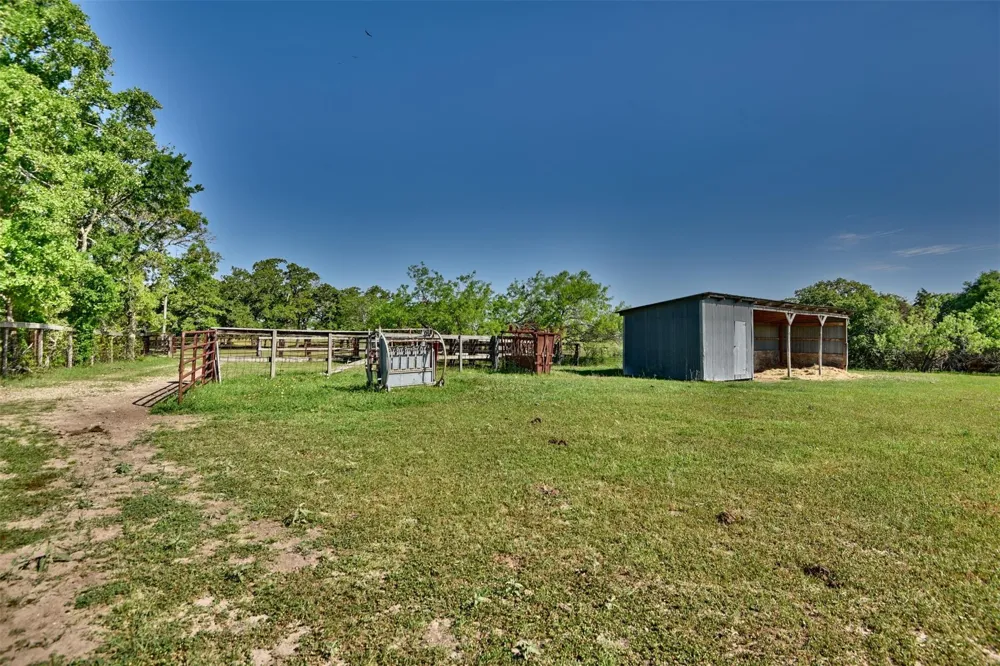 7237 County Road 170 Caldwell, TX 77836
