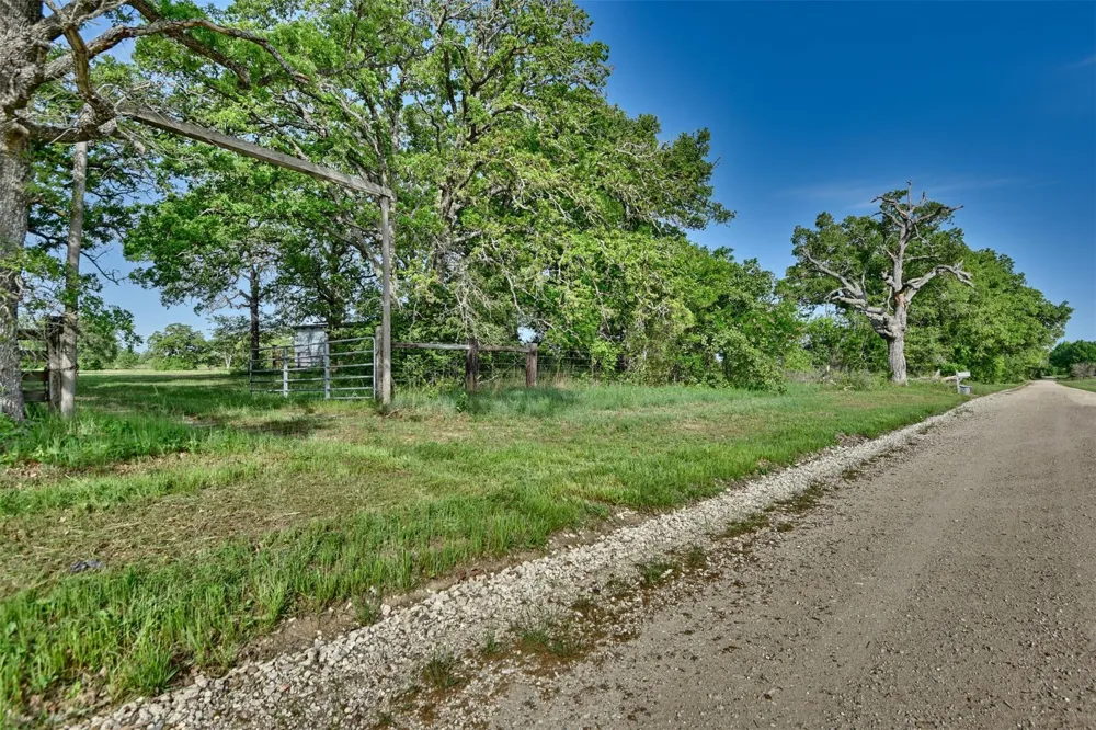 7237 County Road 170 Caldwell, TX 77836