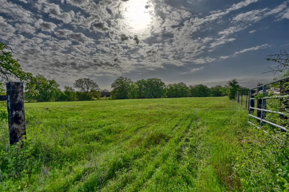 7237 County Road 170 Caldwell, TX 77836