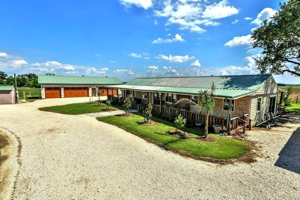 12338 Zamanek Road Needville, TX 77461