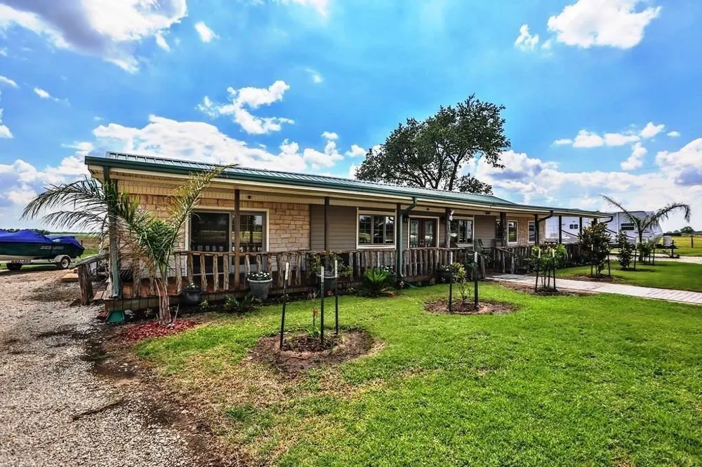 12338 Zamanek Road Needville, TX 77461
