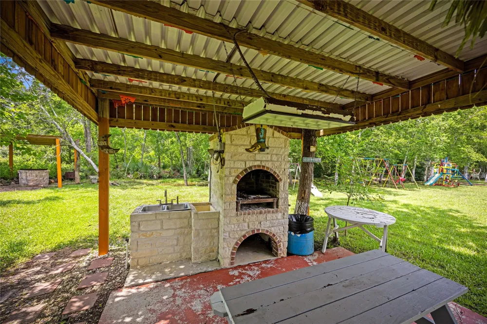 81 County Road 4904 Dayton, TX 77535