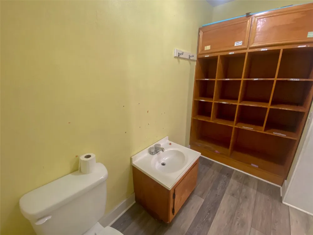 1320 W Brazos Avenue West Columbia, TX 77486