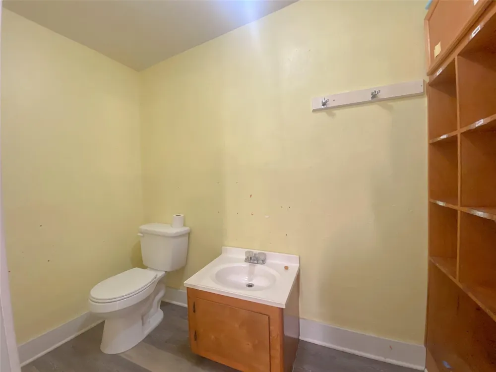 1320 W Brazos Avenue West Columbia, TX 77486