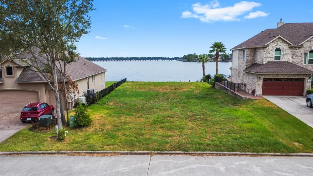 8826 Cross Country Drive Houston, TX 77346