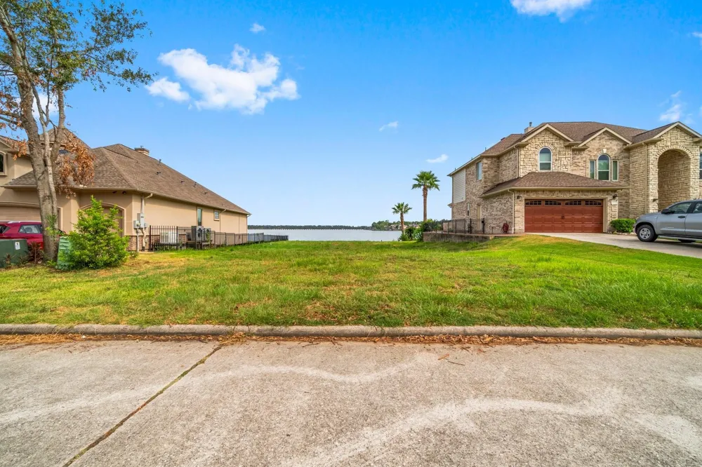 8826 Cross Country Drive Houston, TX 77346