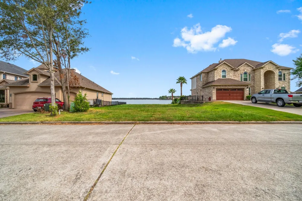 8826 Cross Country Drive Houston, TX 77346