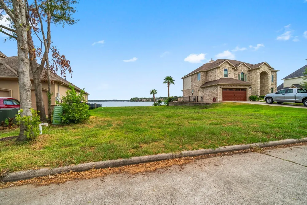 8826 Cross Country Drive Houston, TX 77346