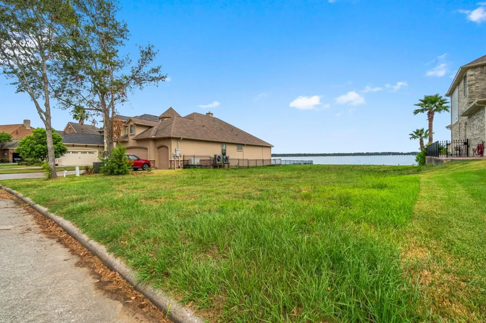 8826 Cross Country Drive Houston, TX 77346