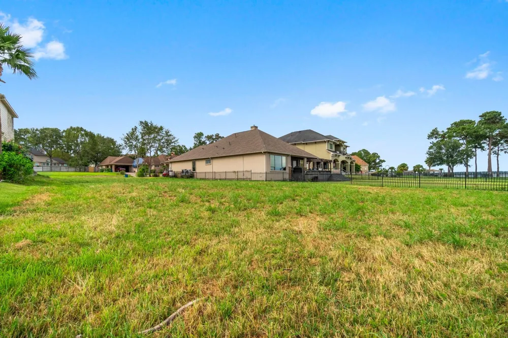 8826 Cross Country Drive Houston, TX 77346