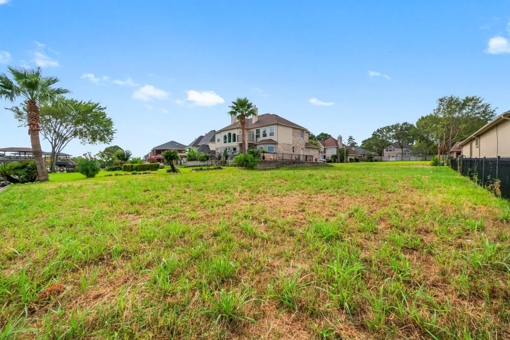 8826 Cross Country Drive Houston, TX 77346