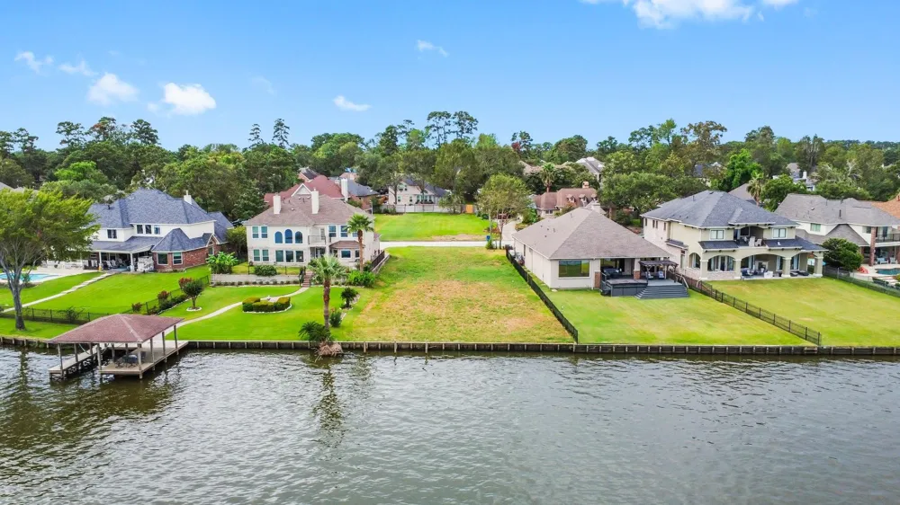 8826 Cross Country Drive Houston, TX 77346