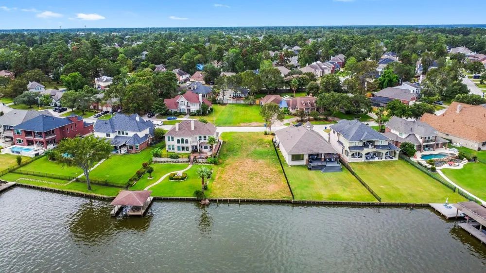 8826 Cross Country Drive Houston, TX 77346