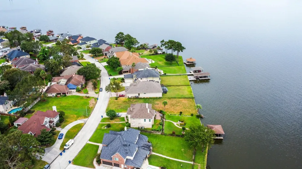 8826 Cross Country Drive Houston, TX 77346