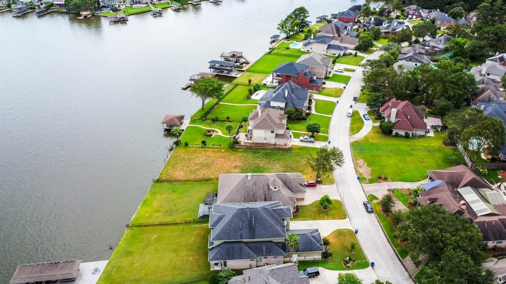 8826 Cross Country Drive Houston, TX 77346