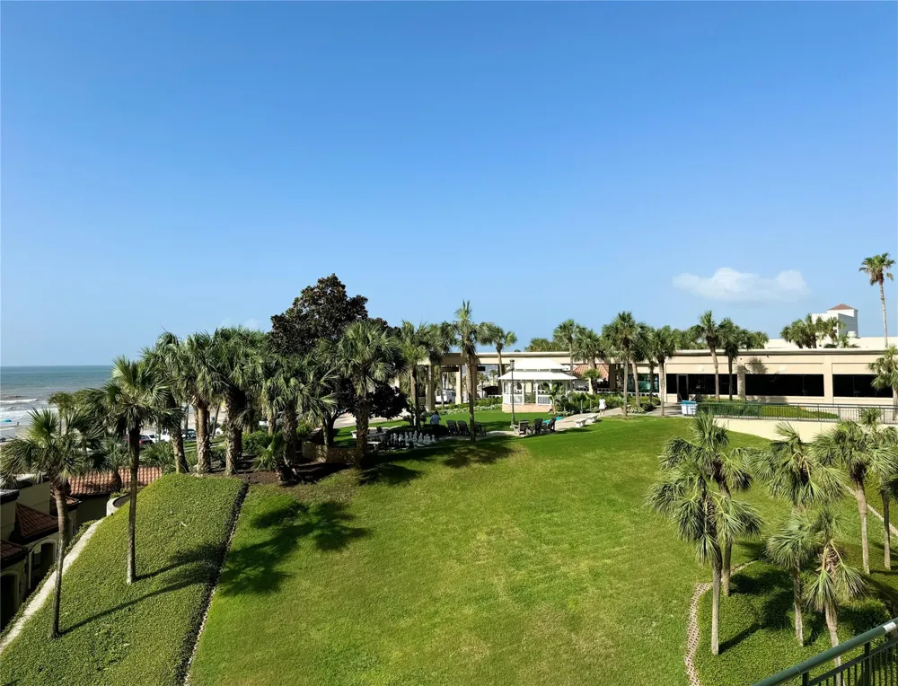 5220 Seawall Boulevard #438/439 Galveston, TX 77551