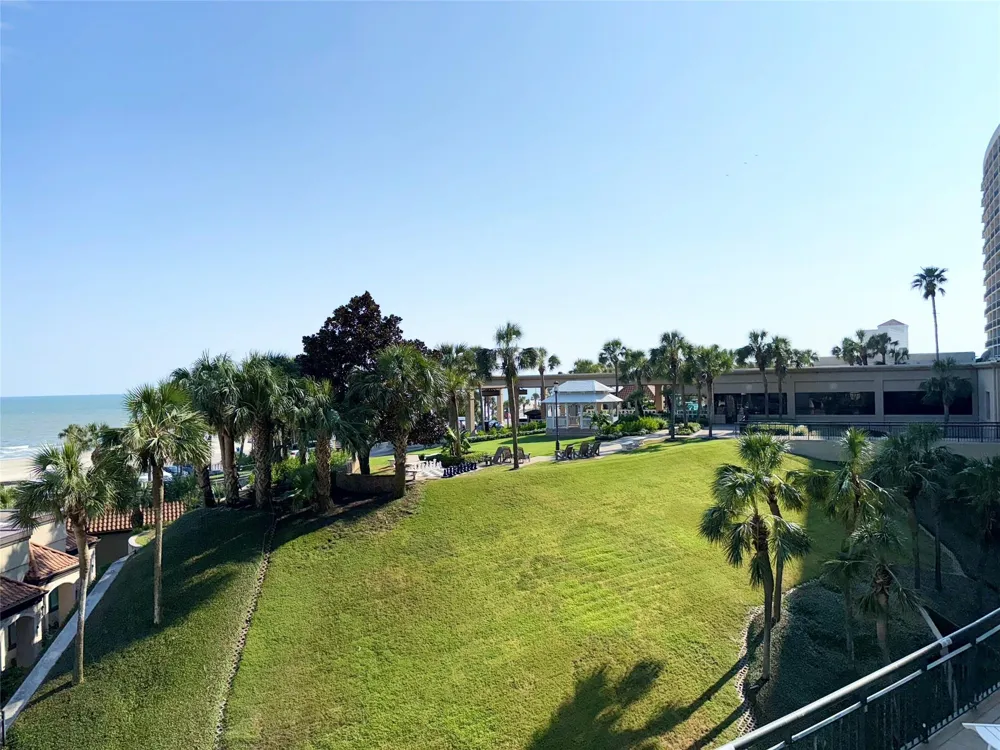 5220 Seawall Boulevard #438/439 Galveston, TX 77551