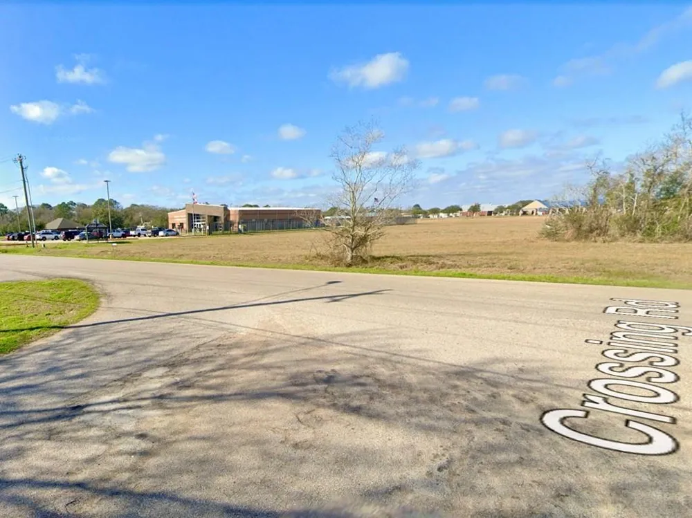 1 North Valderas Angleton, TX 77515
