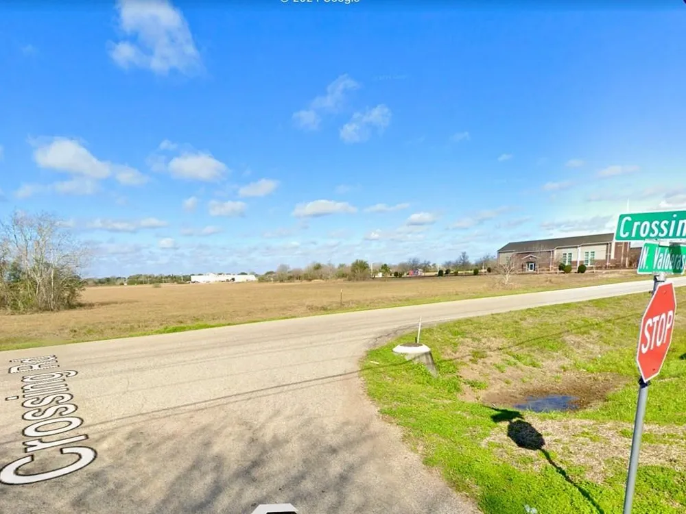 1 North Valderas Angleton, TX 77515