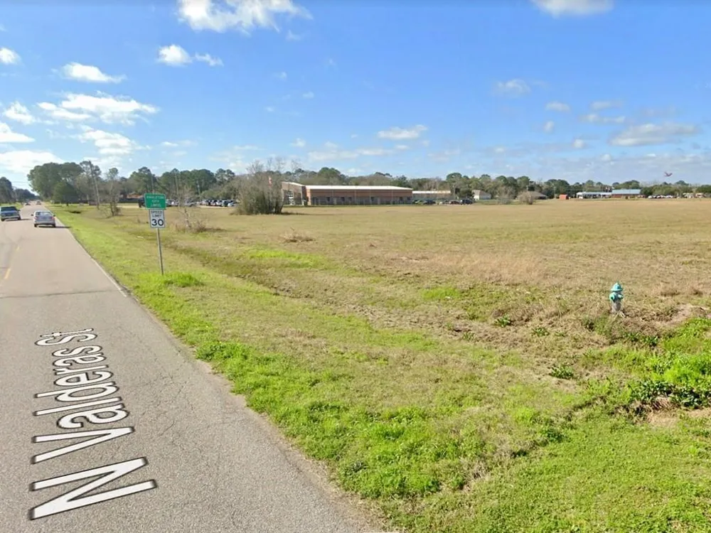 1 North Valderas Angleton, TX 77515