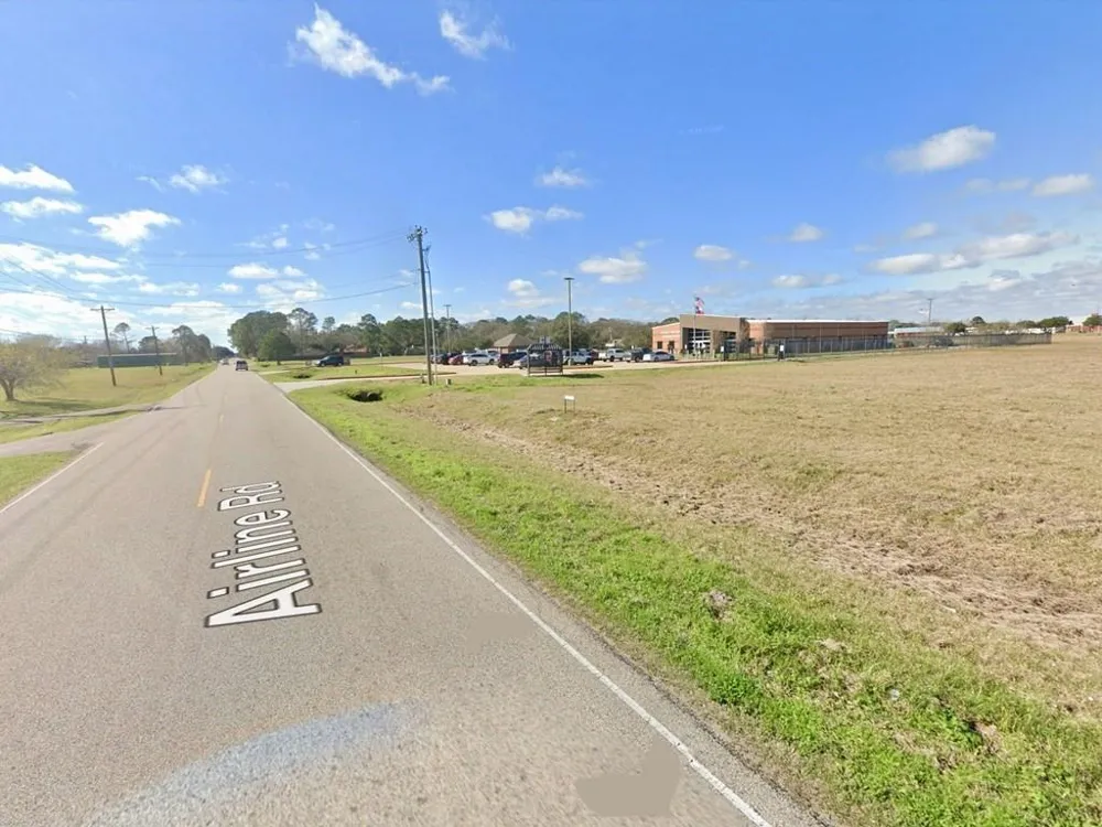1 North Valderas Angleton, TX 77515
