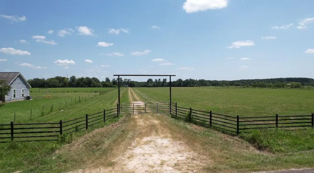 191 County Road 2276 Cleveland, TX 77327