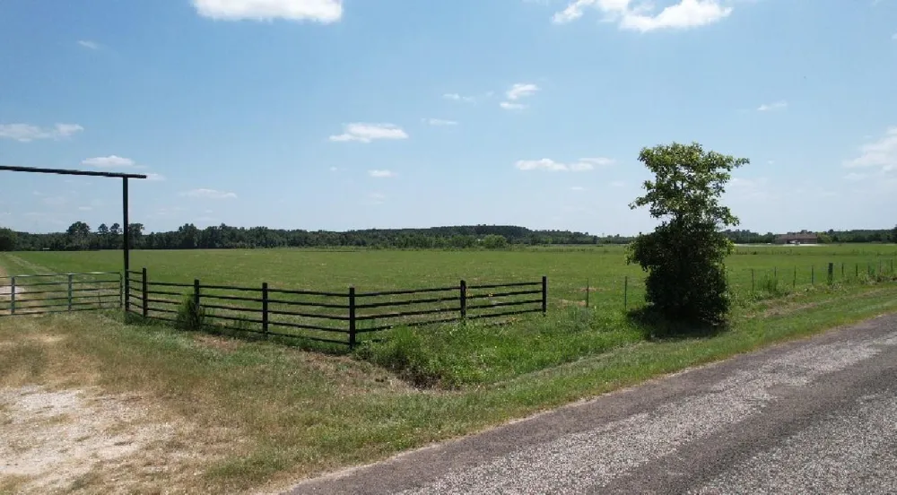 191 County Road 2276 Cleveland, TX 77327