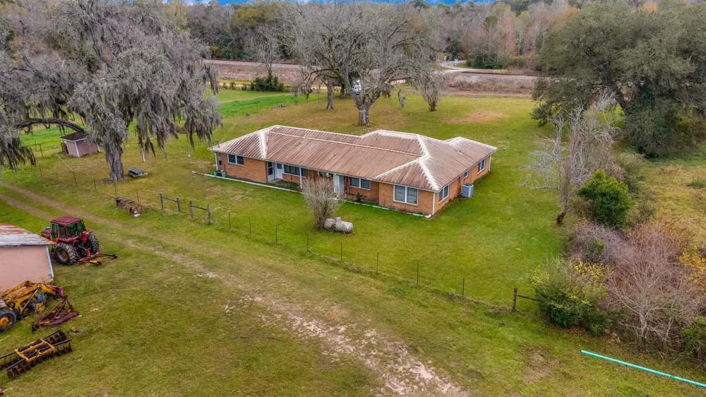 187 County Road 2194 Cleveland, TX 77327