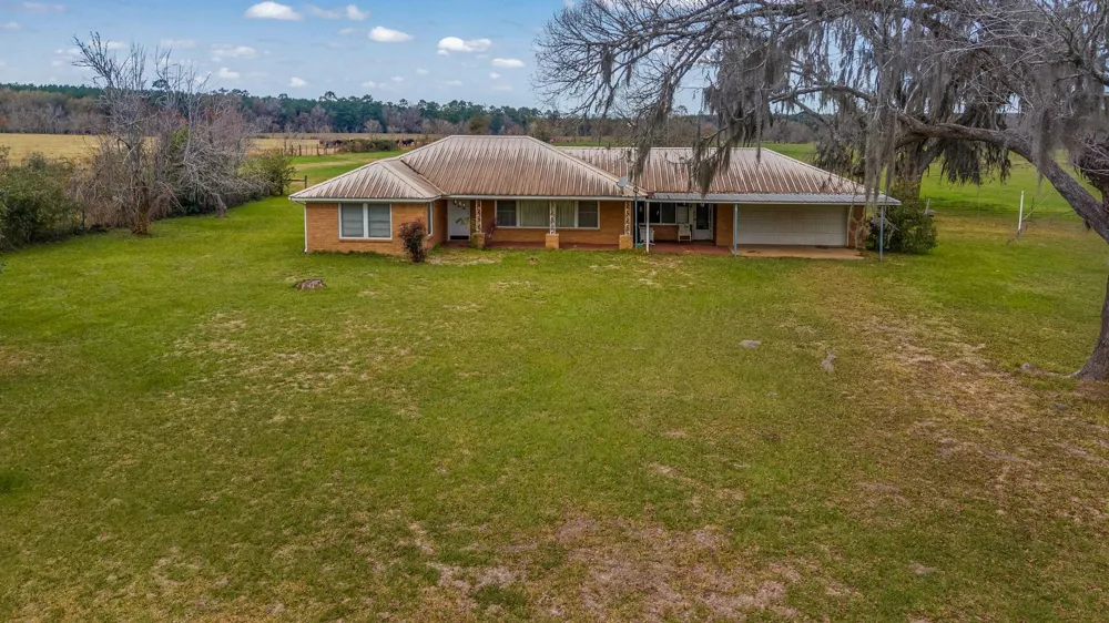 187 County Road 2194 Cleveland, TX 77327