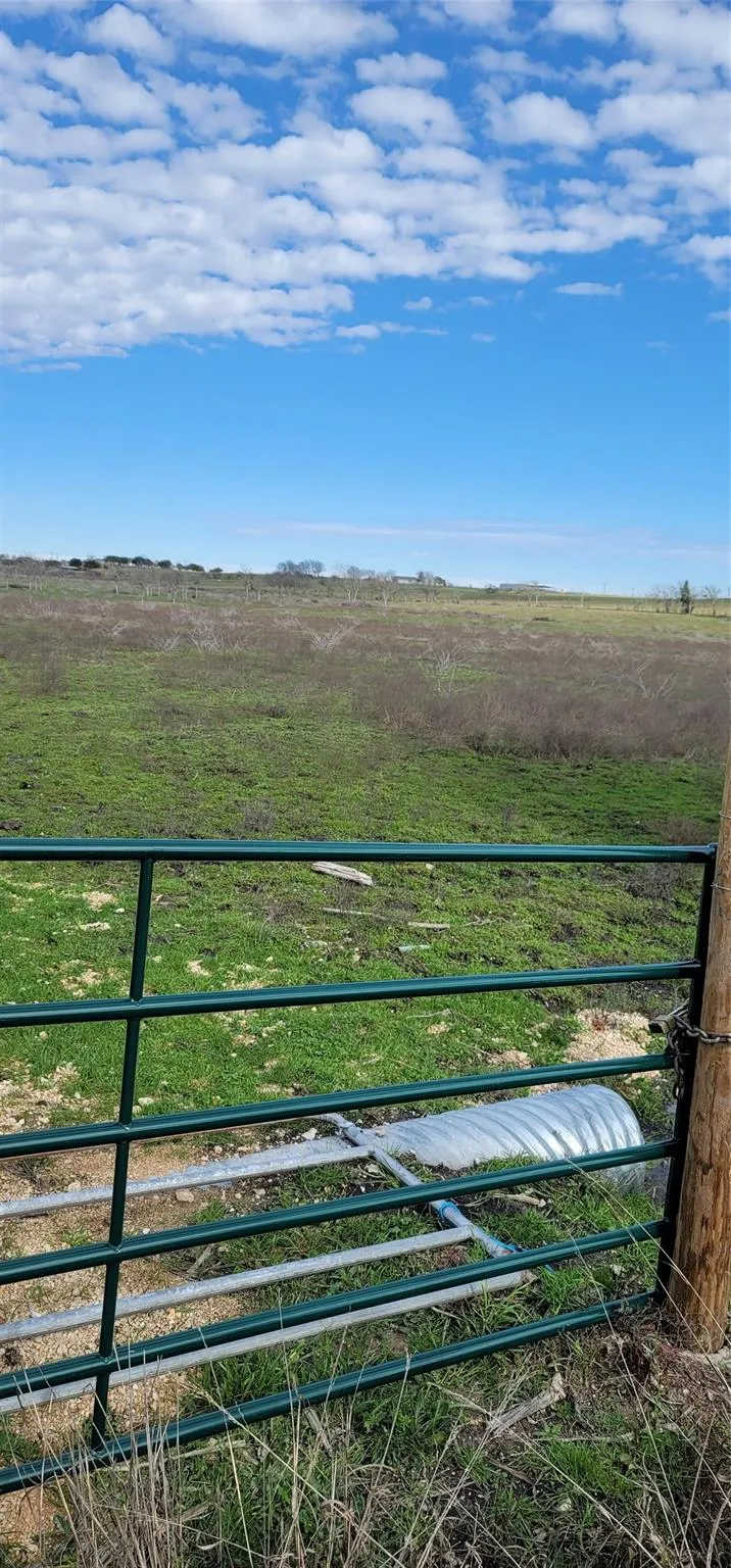 2142 Helm Road Burton, TX 77835