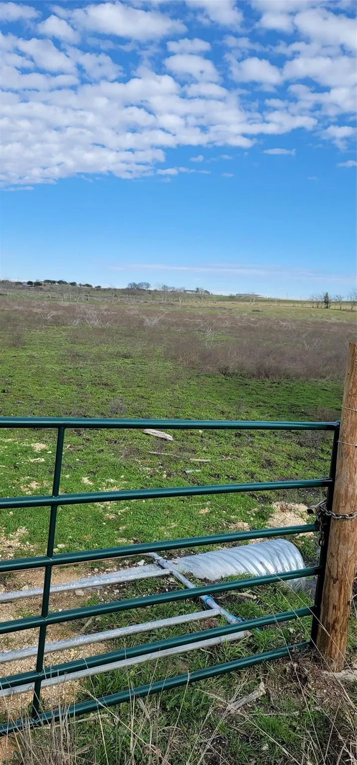 2142 Helm Road Burton, TX 77835