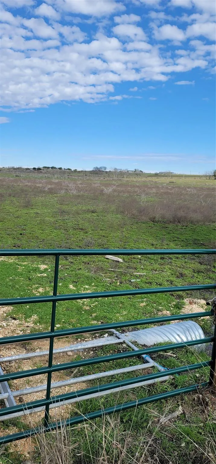 2142 Helm Road Burton, TX 77835