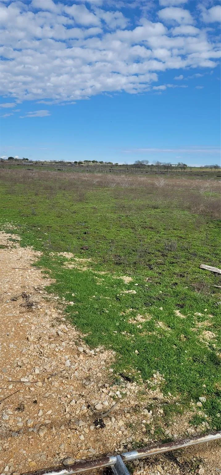2142 Helm Road Burton, TX 77835