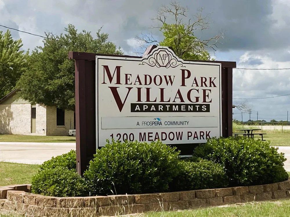 1200 Meadow Park Lockhart, TX 78644