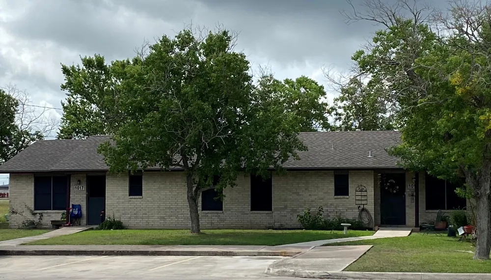 1200 Meadow Park Lockhart, TX 78644