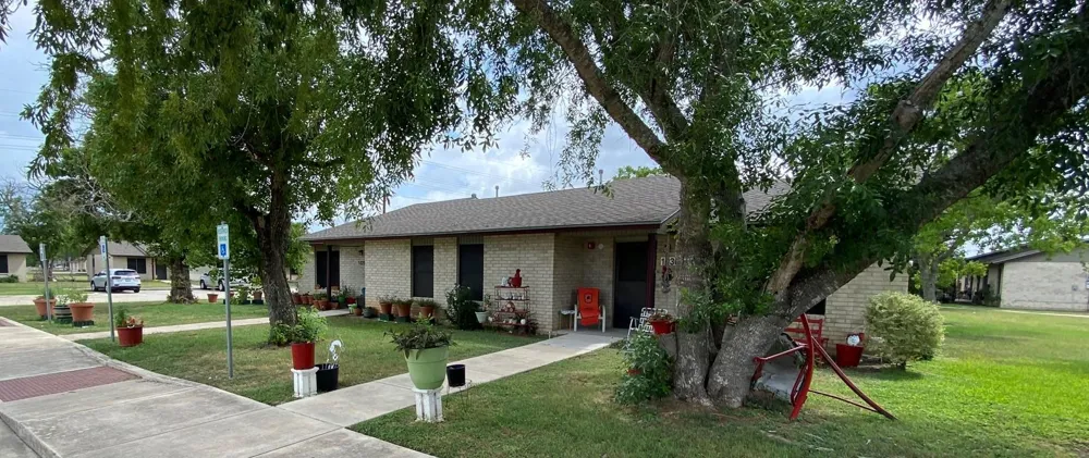 1200 Meadow Park Lockhart, TX 78644