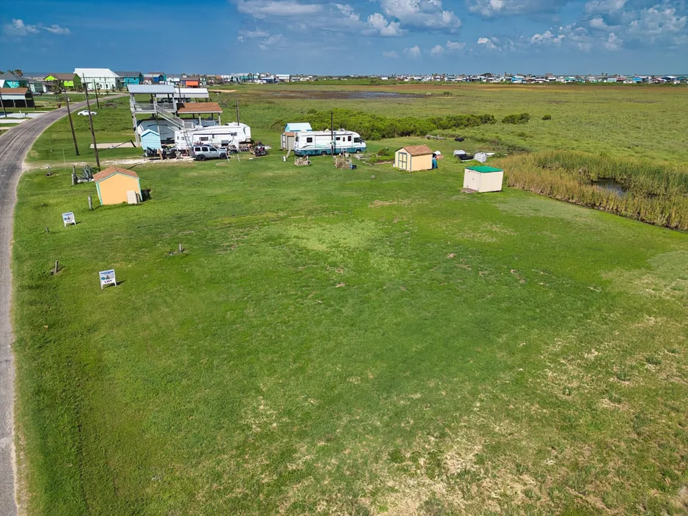 552 Private Road 675 Sargent, TX 77414