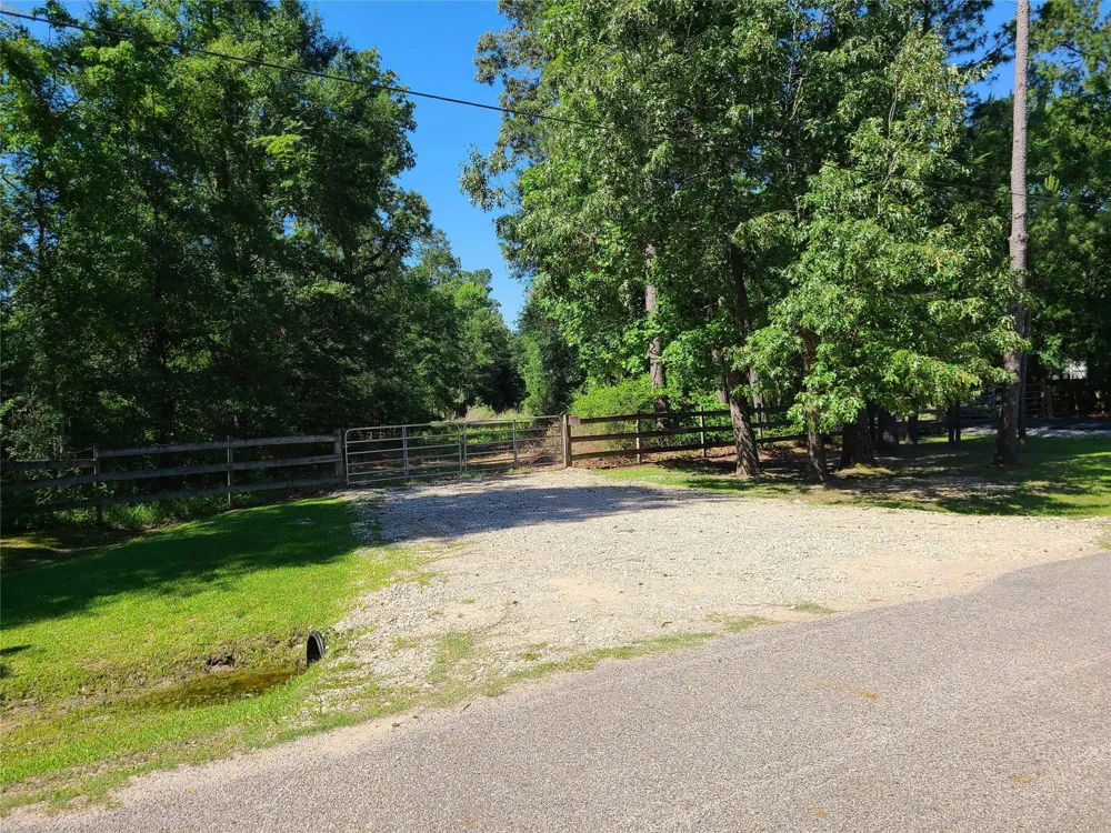 411 Springwood Drive Conroe, TX 77385