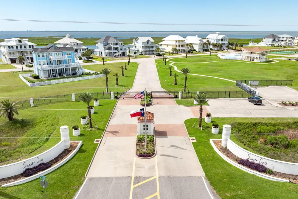 21305 Scissor Tail Lane Galveston, TX 77554